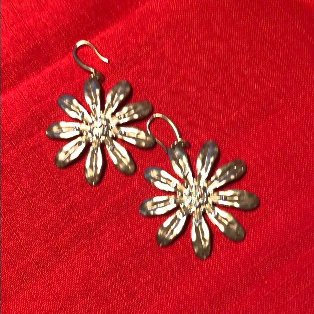 Earrings with no stone missing
